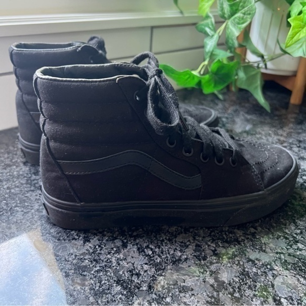 Vans Black Lace Up High Top Sneakers Size 6